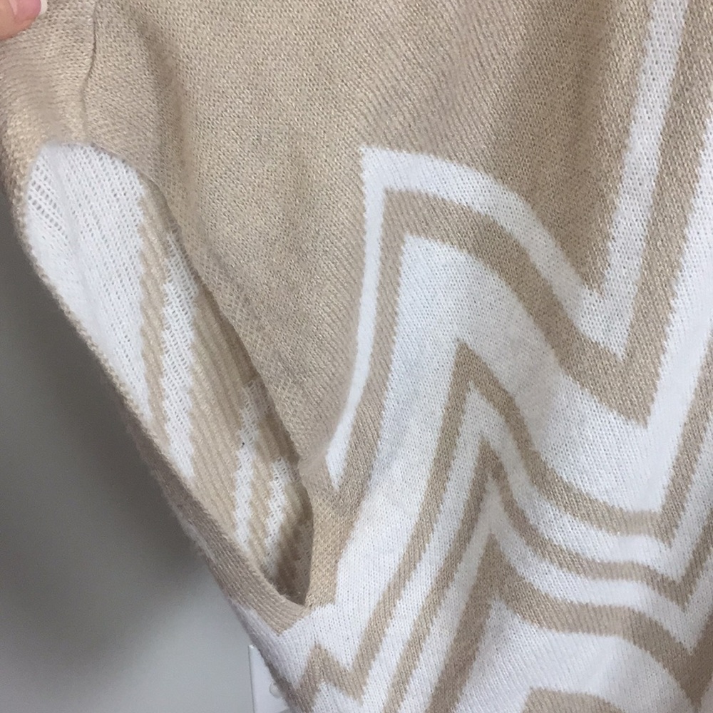 "One Size" Chevron Poncho - Picture 2 of 5